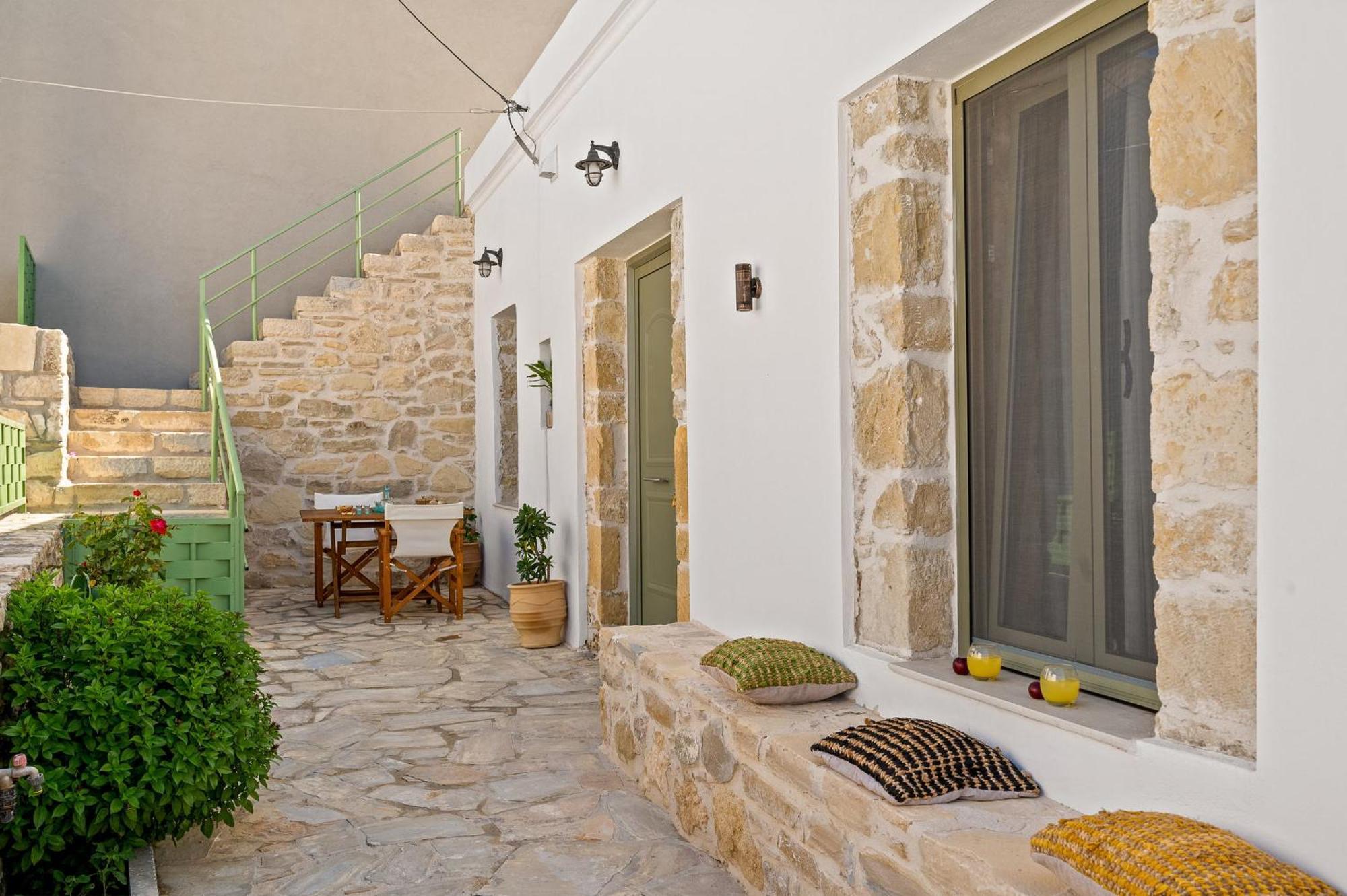Papadia Luxury Apartments Pitsidia Exterior photo